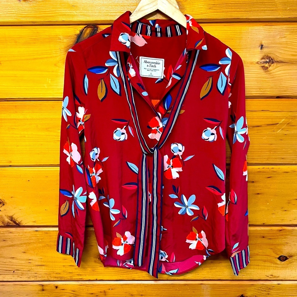 Abercrombie & Fitch Red floral satin button-up Long Sleeve shirt Blouse W Tie S